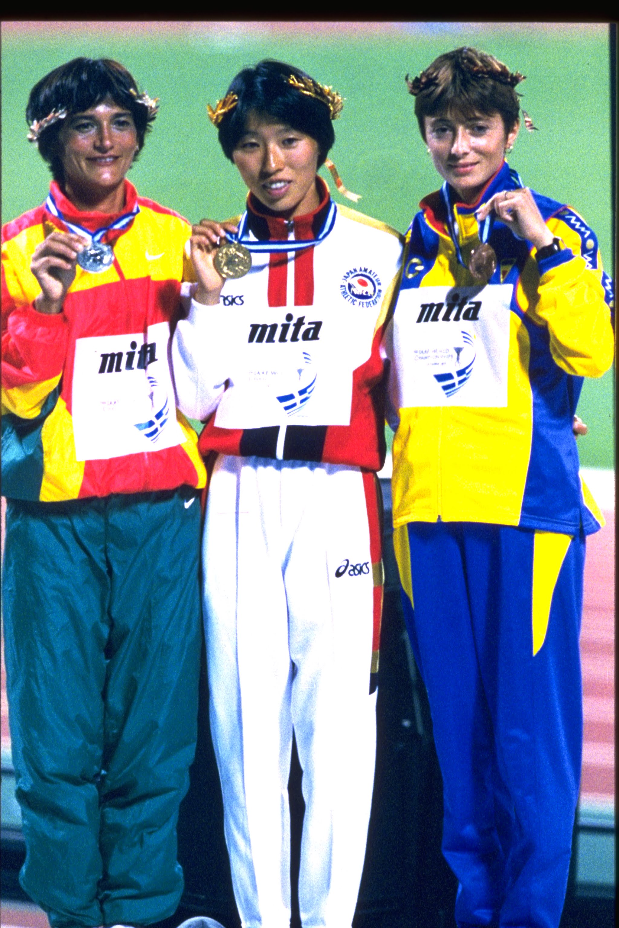 リディア・サイモン（右）